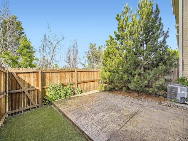 12265 E 2nd Dr, Aurora, CO 80011 - fenced backyard with a patio area