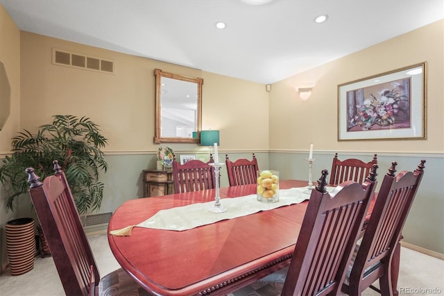 dining space featuring carpet, visible vents, and recessed lighting