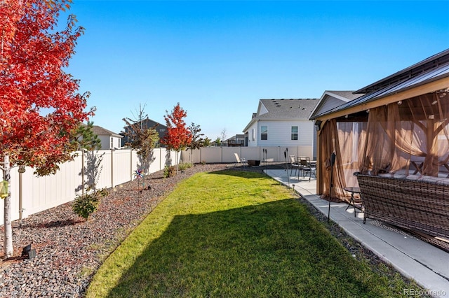 view of yard featuring a patio area