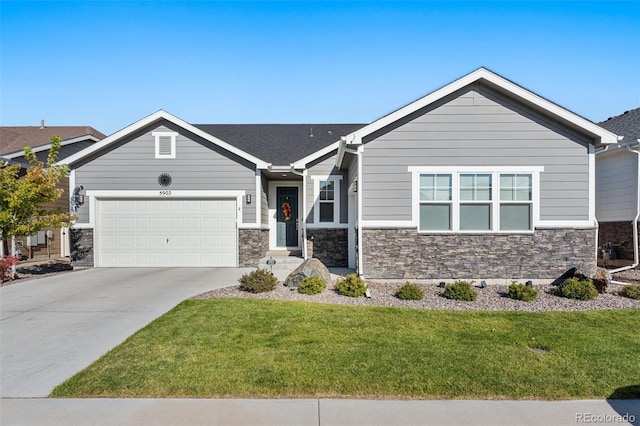 view of front facade featuring a front lawn and a garage