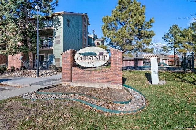 community sign with a lawn