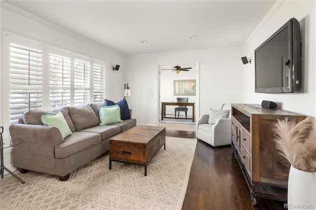 living room featuring recessed lighting, ceiling fan, crown molding, and wood finished floors