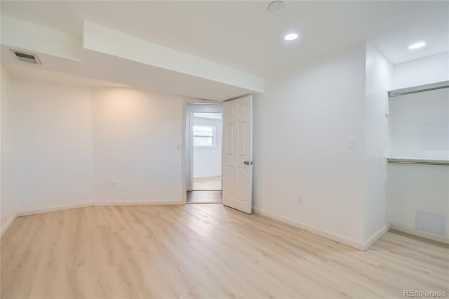 unfurnished room featuring light wood-style flooring, recessed lighting, visible vents, and baseboards