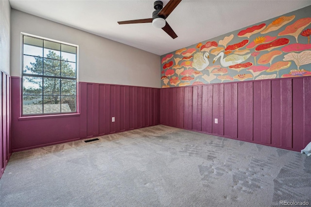 unfurnished room featuring light colored carpet and ceiling fan