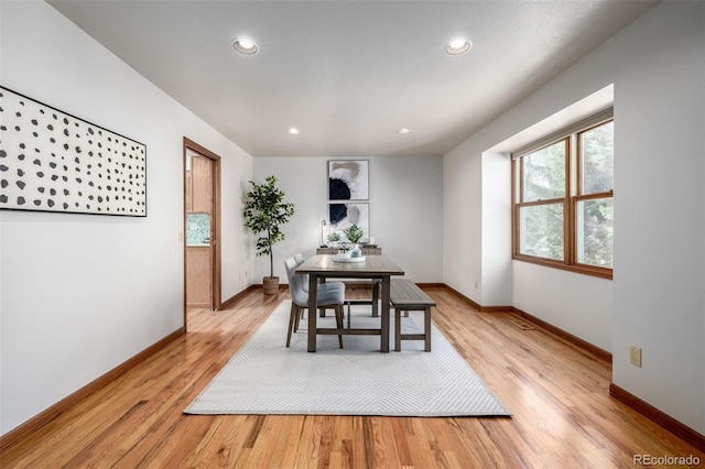 dining space featuring recessed lighting, baseboards, and light wood-style floors