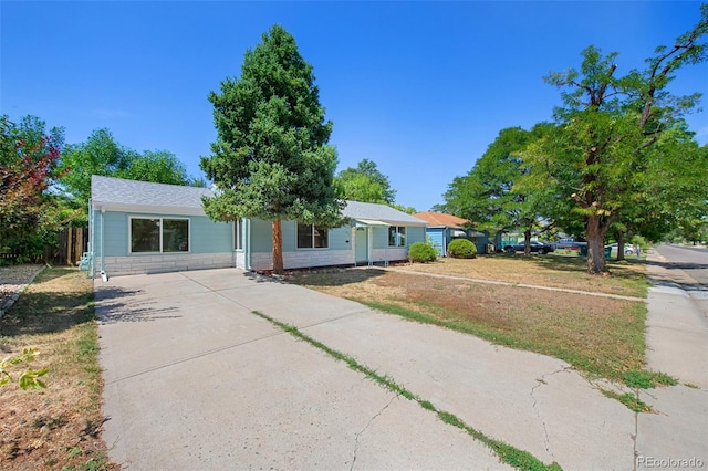 single story home with covered porch