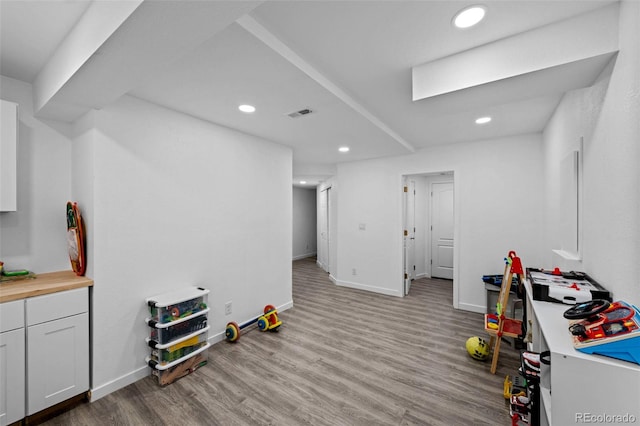 recreation room featuring light wood-style floors, recessed lighting, and baseboards