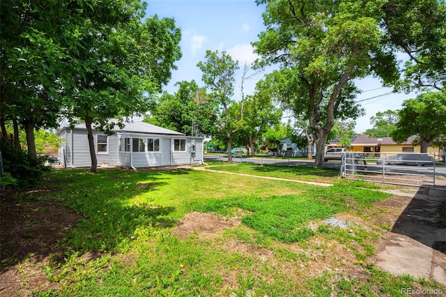 1180 Newark St, Aurora, CO 80010 - view of yard