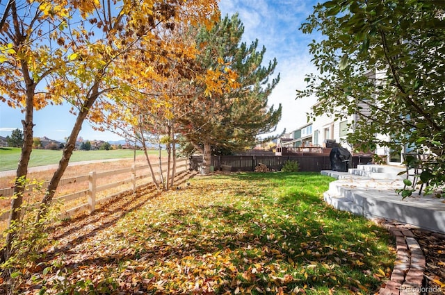 view of yard featuring a rural view