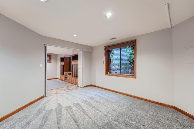 view of carpeted spare room