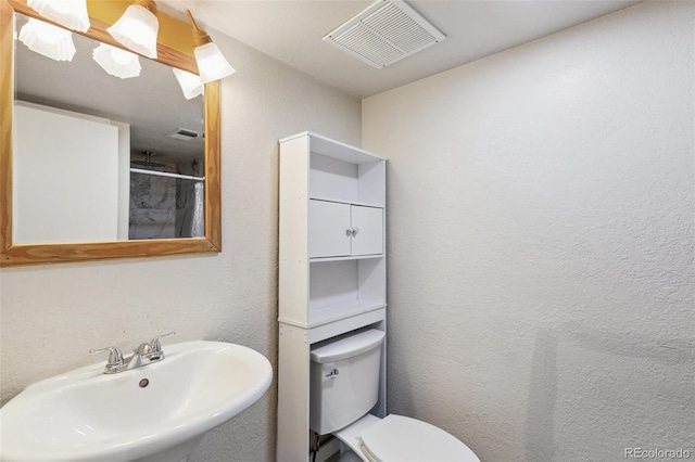 5886 S Nepal Way, Centennial, CO 80015 - bathroom with a sink, toilet, and a textured wall