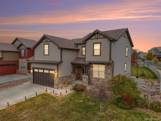 view of front of home featuring a lawn