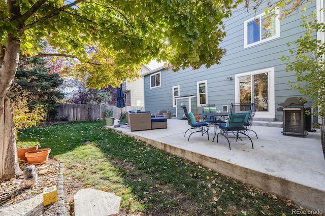 view of yard featuring a patio area and an outdoor living space