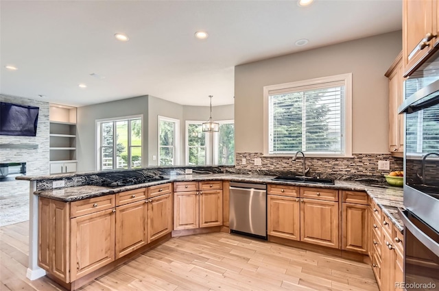 7866 Witney Pl, Lone Tree, CO 80124 - kitchen with dishwasher, a peninsula, light wood-style floors, dark stone countertops, and recessed lighting