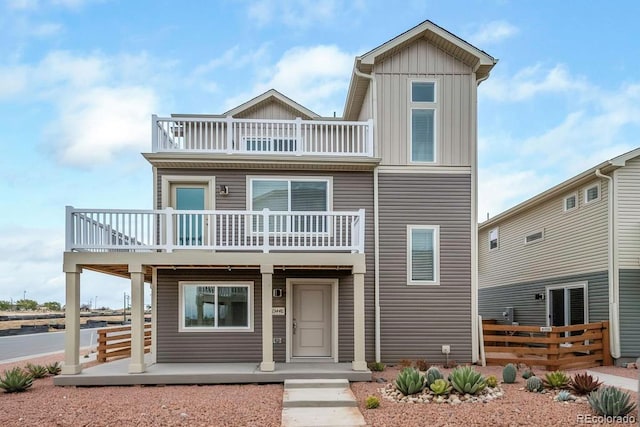 view of front of house featuring a balcony