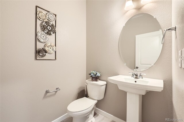 764 N Quatar St, Aurora, CO 80018 - bathroom with toilet and baseboards