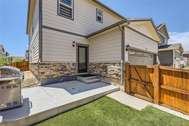 764 N Quatar St, Aurora, CO 80018 - back of house featuring stone siding and a gate