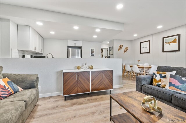 370 E Ln Bonte St Unit 502, Dillon, CO 80435 - living room with light wood-style floors, recessed lighting, and baseboards