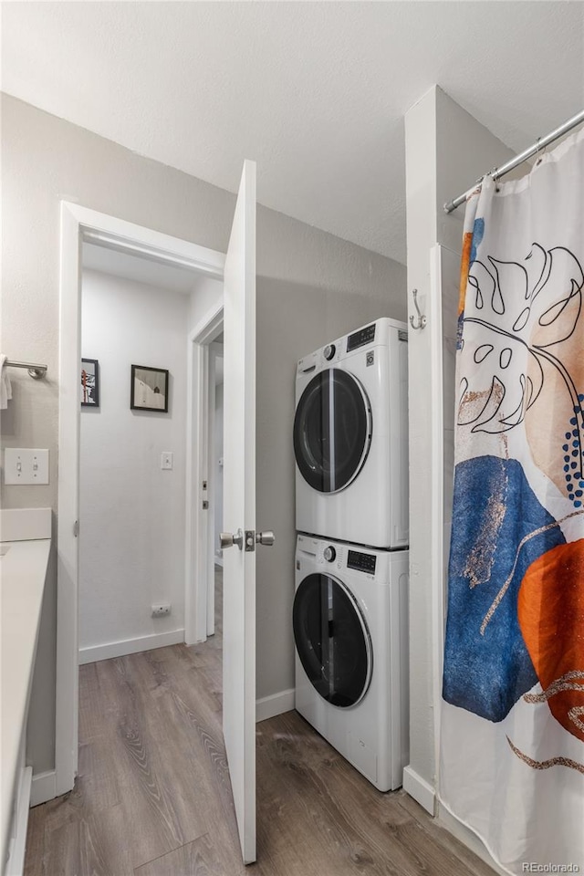 370 E Ln Bonte St Unit 502, Dillon, CO 80435 - clothes washing area with stacked washer / dryer, wood finished floors, and baseboards