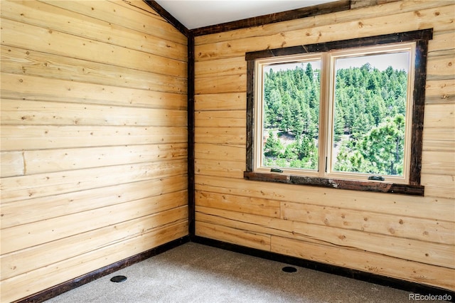 unfurnished room featuring carpet floors and vaulted ceiling