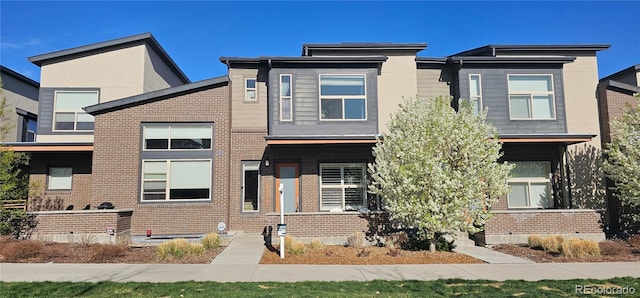 10066 Belvedere Cir, Lone Tree, CO 80124 - townhome / multi-family property featuring brick siding