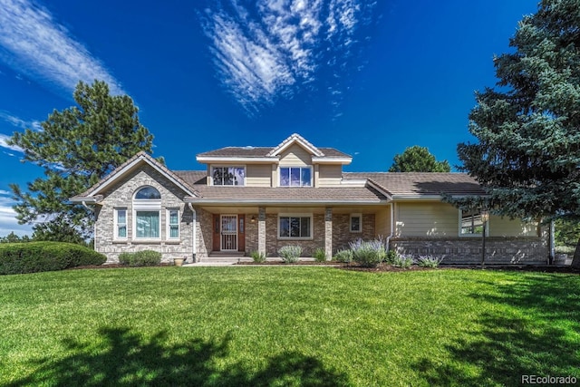 view of front of property with a front yard