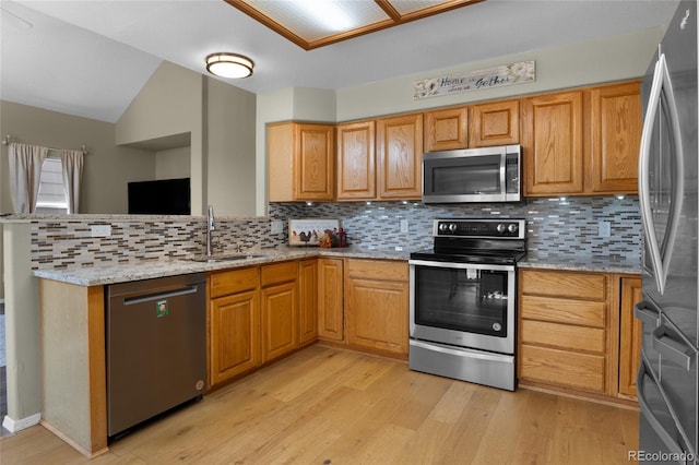 17018 Carr Ave, Parker, CO 80134 - kitchen with stainless steel appliances, a sink, light wood-style flooring, backsplash, and lofted ceiling