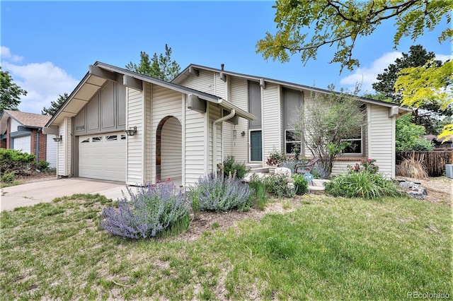 3756 S Mission Pkwy, Aurora, CO 80013 - mid-century home featuring a garage, driveway, and a front yard