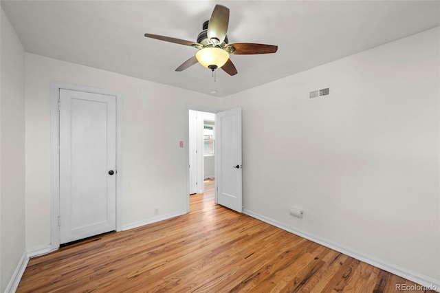 unfurnished bedroom featuring light wood-style flooring, baseboards, and ceiling fan