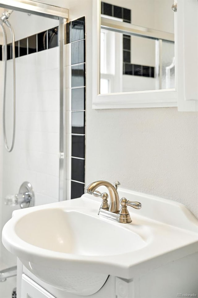 2000 S King St, Denver, CO 80219 - bathroom featuring vanity