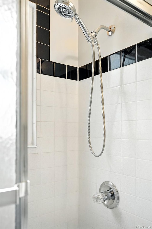 2000 S King St, Denver, CO 80219 - bathroom view of a tile shower