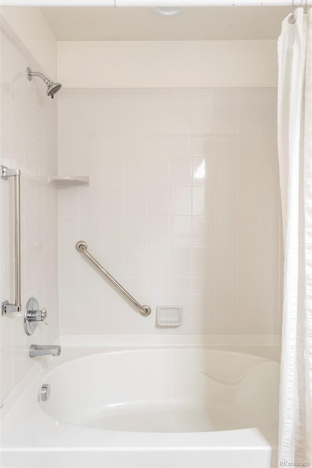 9168 W 50th Ln Unit 1, Arvada, CO 80002 - full bath featuring shower / tub combo with curtain