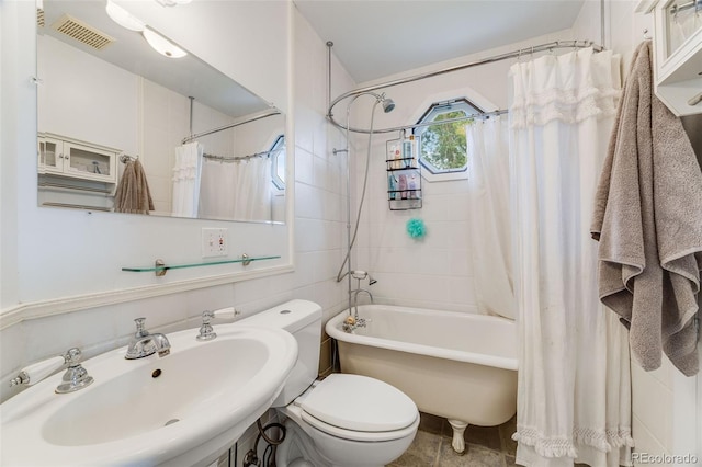 1565 Sagrimore Cir, Lafayette, CO 80026 - full bath with a sink and shower / tub combo with curtain