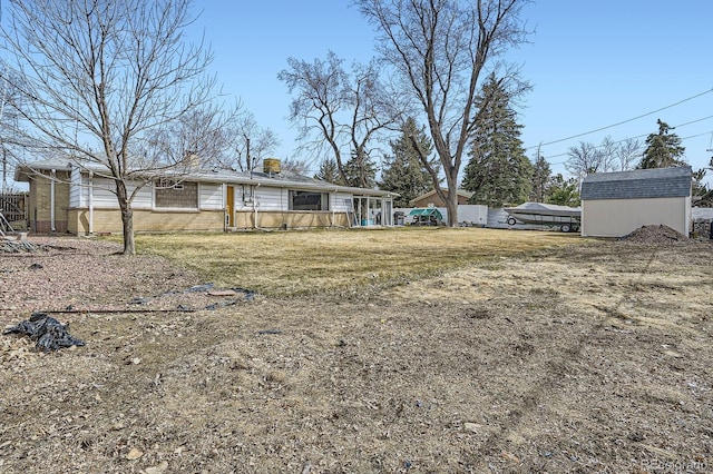 view of yard featuring an outbuilding and a storage unit