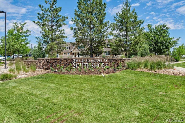 community sign featuring a lawn