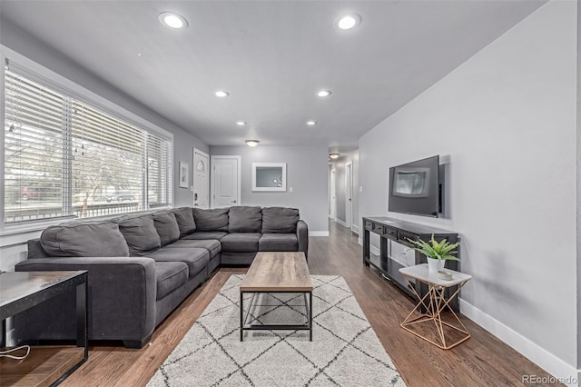 living area featuring baseboards, recessed lighting, and wood finished floors