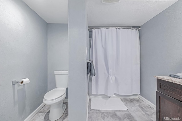 full bathroom featuring toilet, vanity, shower / bathtub combination with curtain, and baseboards