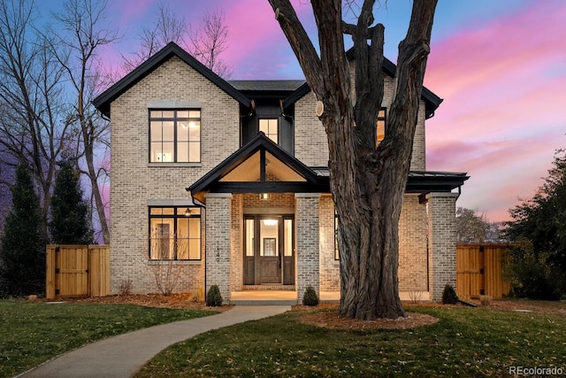 view of front of house featuring a yard