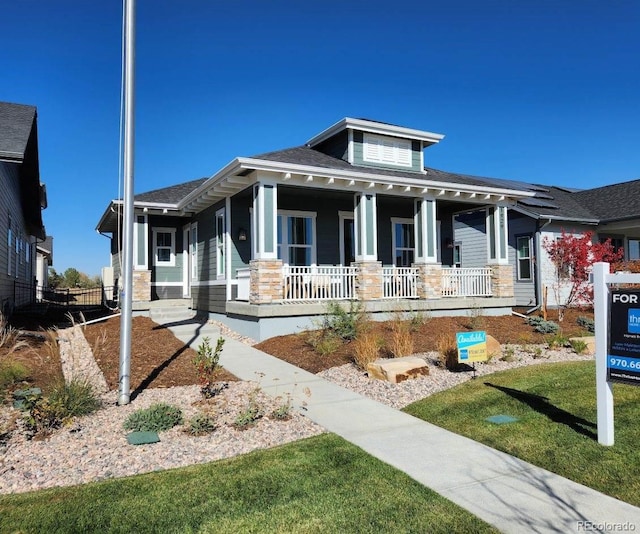 view of front of home featuring a front yard and covered porch