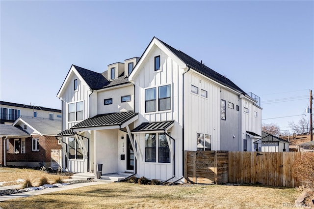 modern farmhouse featuring a front yard