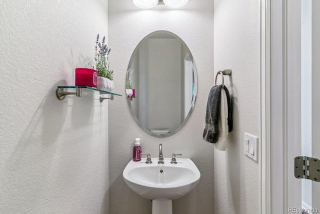 25402 E Glasgow Pl, Aurora, CO 80016 - bathroom with a sink