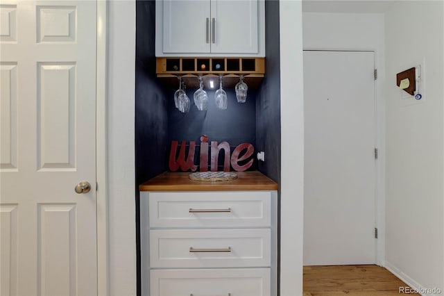 21 N Washington St Unit 301, Denver, CO 80203 - detailed view of a bar and wood finished floors