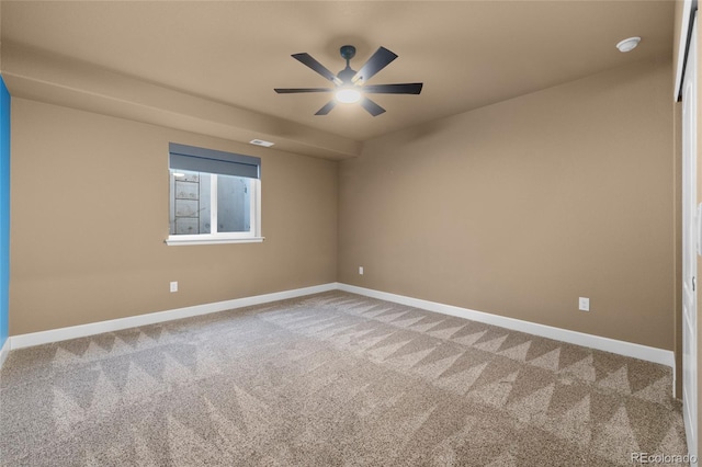 carpeted empty room featuring ceiling fan