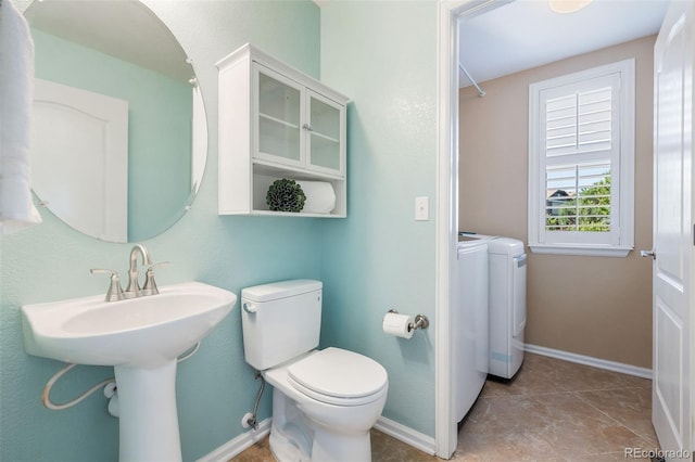 10978 Ashurst Ln, Highlands Ranch, CO 80130 - bathroom featuring washer and clothes dryer and toilet