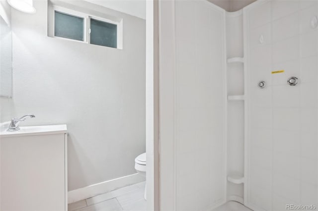 4623 S Kalispell Way, Aurora, CO 80015 - full bathroom featuring toilet, vanity, tile patterned flooring, and baseboards