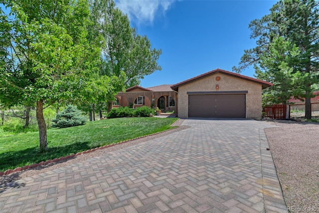 view of front of home featuring a garage and a front yard