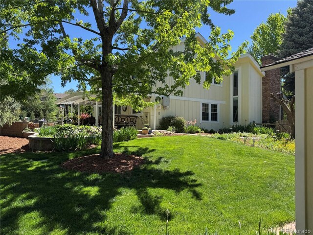 8535 E Otero Cir, Centennial, CO 80112 - view of green lawn