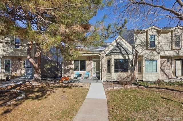 view of front of house featuring a front yard