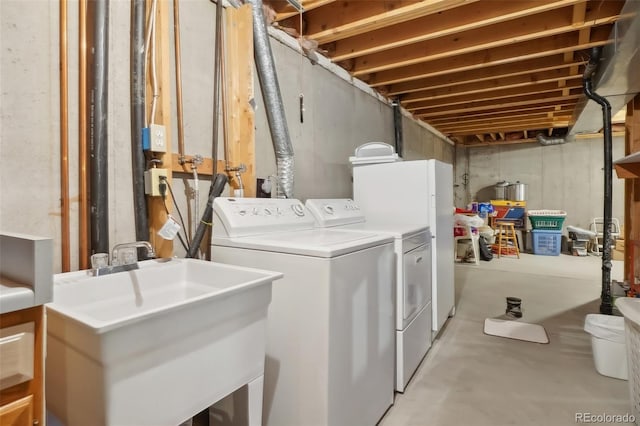 washroom with sink and washer and clothes dryer