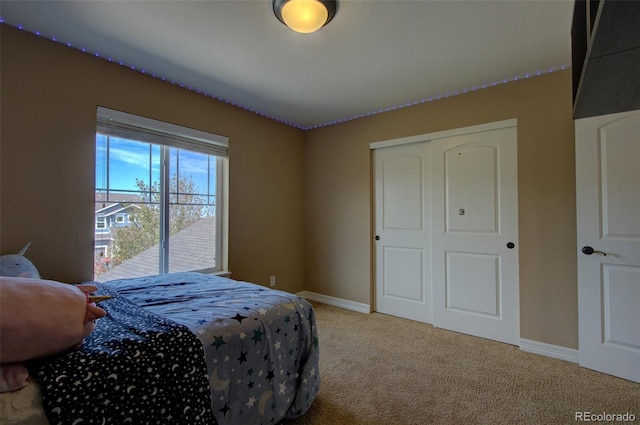 bedroom featuring a closet, baseboards, and carpet flooring